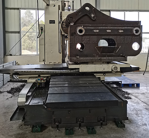 高頻破碎錘生產現場